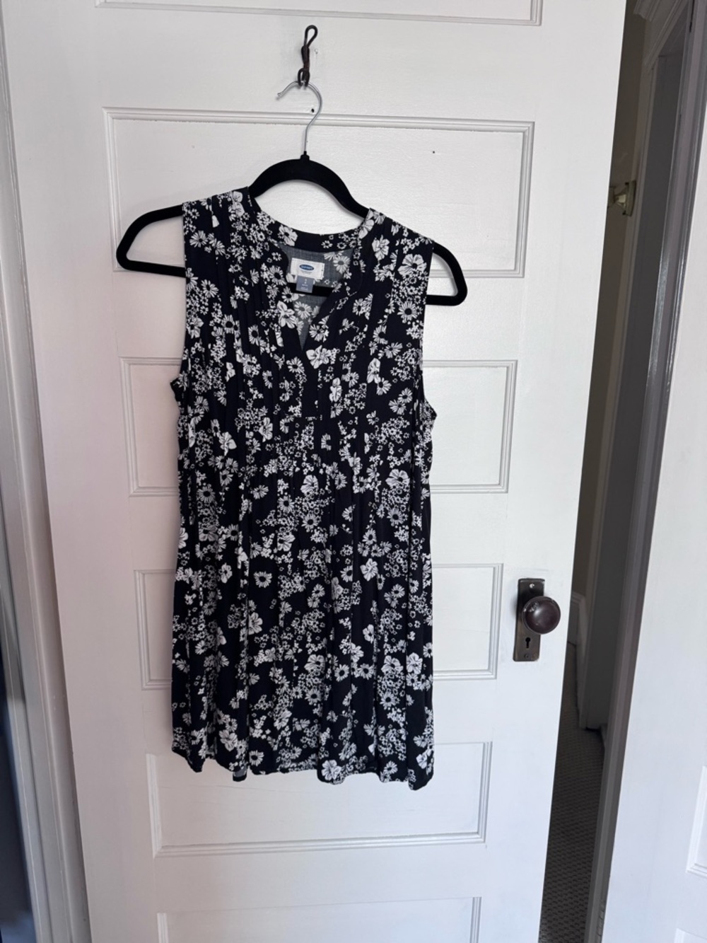 Old Navy Black & White Floral V-Neck Sleeveless A-Line Dress—Size Small Petite